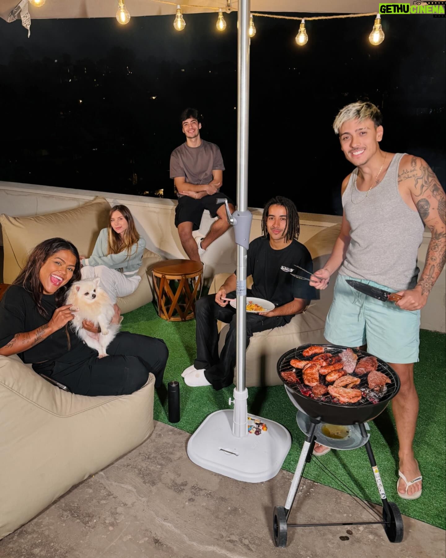 Camila Loures Instagram - Saiu 24 horas no Rooftop!!! Rolou ate churras na laje 😂❤️ vai la assistir no canal 🙌🏽