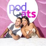 Camila Loures Instagram - o PODCATS TA DE VOLTA 💕🙌🏽 a partir do dia 7 de MAIO não sairemos mais da vida de vcs como vocês pediram… agr estaremos direto, todas as terças as 21 horas … oq acharam do cenário novo e nos conte, quem vcs querem ver por aq? vai ser BABADOOO 😱❤️