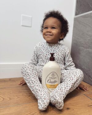 Camille Froment Instagram - Coucou les mam’s 💕
Avec Zélyana on ADORE la nouveauté de la marque @cavaillesfr > le gel bain douche 🥰 Parfait pour toute la famille, des plus petits aux plus grands ! Son odeur est tellement agréable, il rend la peau toute douce tout en la nourrissant et la protégeant ✨
Vous pouvez retrouver tous leurs produits en pharmacie ❤️