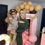 Camille Froment Instagram - Zélyana’s birthday 🎂💗 Merci à tous d’avoir rendu ce moment magique et inoubliable 🤍 • Déco @events_byl 💗 • Pâtisseries @missac_magicdecors 🎂💗 • Friandises personnalisées @m_etpaillettes 🍭💗