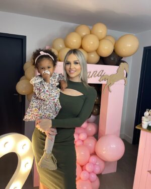 Camille Froment Instagram - Zélyana’s birthday 🎂💗 

Merci à tous d’avoir rendu ce moment magique et inoubliable 🤍

• Déco @events_byl 💗
• Pâtisseries @missac_magicdecors 🎂💗
• Friandises personnalisées @m_etpaillettes 🍭💗
