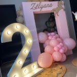 Camille Froment Instagram - Zélyana’s birthday 🎂💗 Merci à tous d’avoir rendu ce moment magique et inoubliable 🤍 • Déco @events_byl 💗 • Pâtisseries @missac_magicdecors 🎂💗 • Friandises personnalisées @m_etpaillettes 🍭💗
