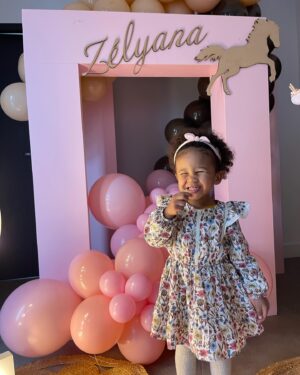 Camille Froment Instagram - Zélyana’s birthday 🎂💗 

Merci à tous d’avoir rendu ce moment magique et inoubliable 🤍

• Déco @events_byl 💗
• Pâtisseries @missac_magicdecors 🎂💗
• Friandises personnalisées @m_etpaillettes 🍭💗
