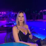 Camille Froment Instagram - Retour aux cheveux courts grâce à @rstarscoiffure 🫶🏼 J’avais peur de regretter mais honnêtement j’dois vous avouer que j’aime troppppp 🙈 et vous???