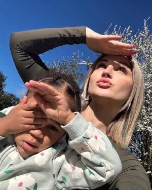 Camille Froment Instagram - Spring is already here 🌻🌞🌼💚