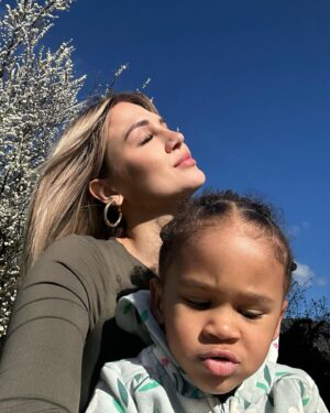 Camille Froment Instagram - Spring is already here 🌻🌞🌼💚