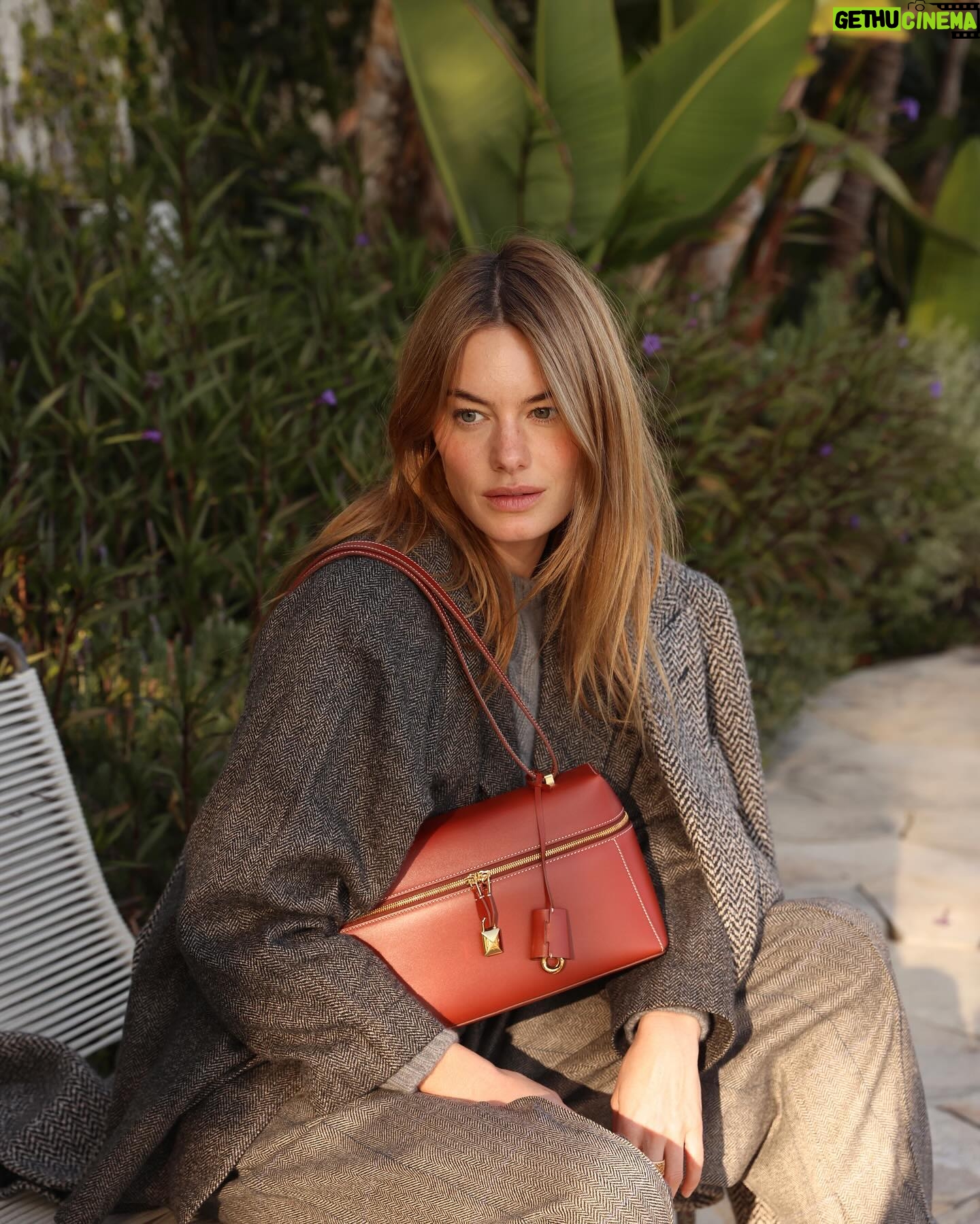 Camille Rowe Instagram - Cozy season with @loropiana #loropianaextrabag #loropiana #inpartnershipwithloropiana