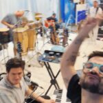 Camilo Instagram - Levanten la mano los que quieren que ya sea miércoles 😎