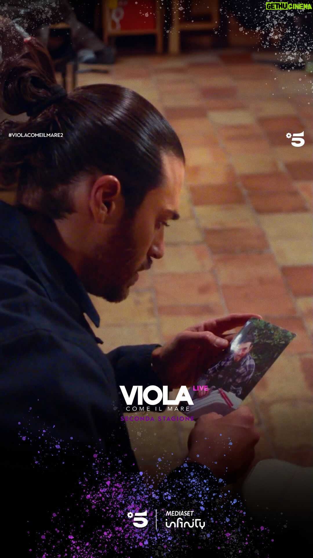 Can Yaman Instagram - Altra “buca”… però stavolta era quasi inevitabile! 💥 #ViolaComeIlMare2 #FrancescaChillemi #CanYaman #NinniBruschetta #GiovanniScifoni #GiovanniNasta #ChiaraTron #LorenzoScalzo #AliceArcuri #VirginiaDiop #AlexisSweet #LaszloBarbo #luxvide #fictionmediaset #serietv #palermo #sicilia #violacomeilmare #secondastagione Le prime tre puntate sono già in anteprima assoluta su #mediasetInfinity😊