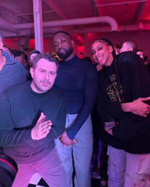 Candace Parker Instagram - All-Star ‘24! I met a couple rappers (@ernie.johnson dropped barz in his Legends speech) and caught up with some amazing peeps. Grateful to work with such amazing people 🙏🏽⭐️ #WeAreNotTheSameIAmAMartian 🔥🔥🔥 #RookieYearCarter3Vibez