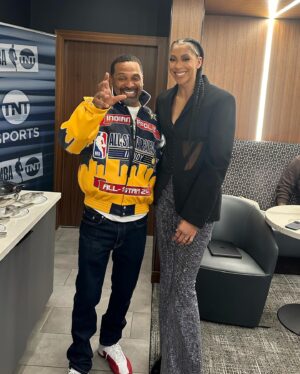 Candace Parker Instagram - All-Star ‘24! I met a couple rappers (@ernie.johnson dropped barz in his Legends speech) and caught up with some amazing peeps. Grateful to work with such amazing people 🙏🏽⭐️ #WeAreNotTheSameIAmAMartian 🔥🔥🔥 #RookieYearCarter3Vibez