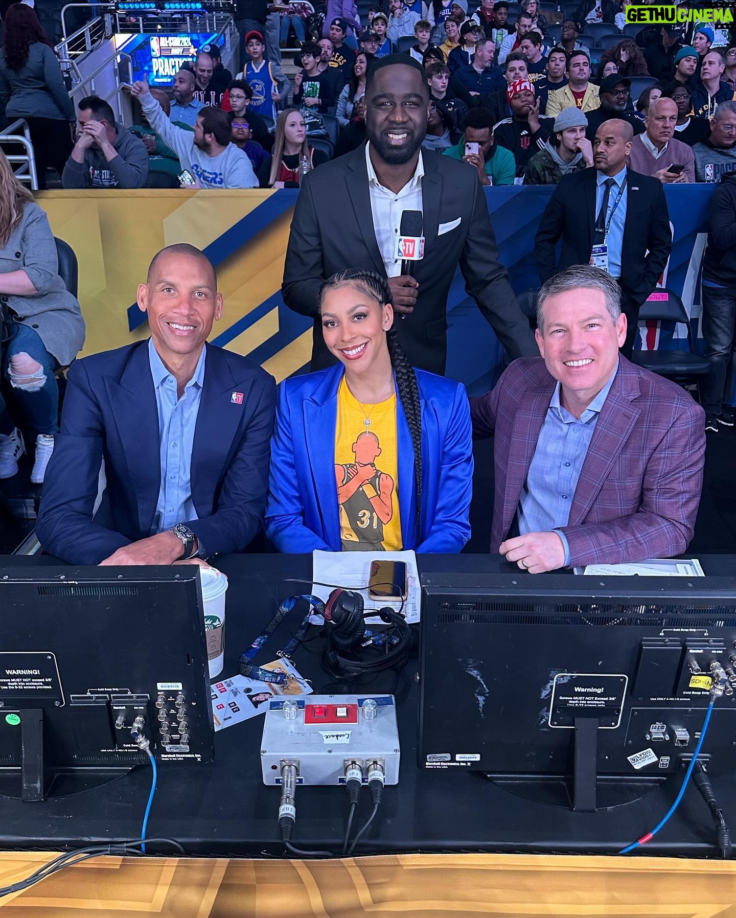 Candace Parker Instagram - When in Rome you do as the Romans do…..When in Indiana……. 🤷🏽♀️ #31 (Only Reggie could get this Bulls fan in yellow and blue) #OneOfTheGreatestEver I’m pinching myself…. I get to call the All-Star game with this crew!!!