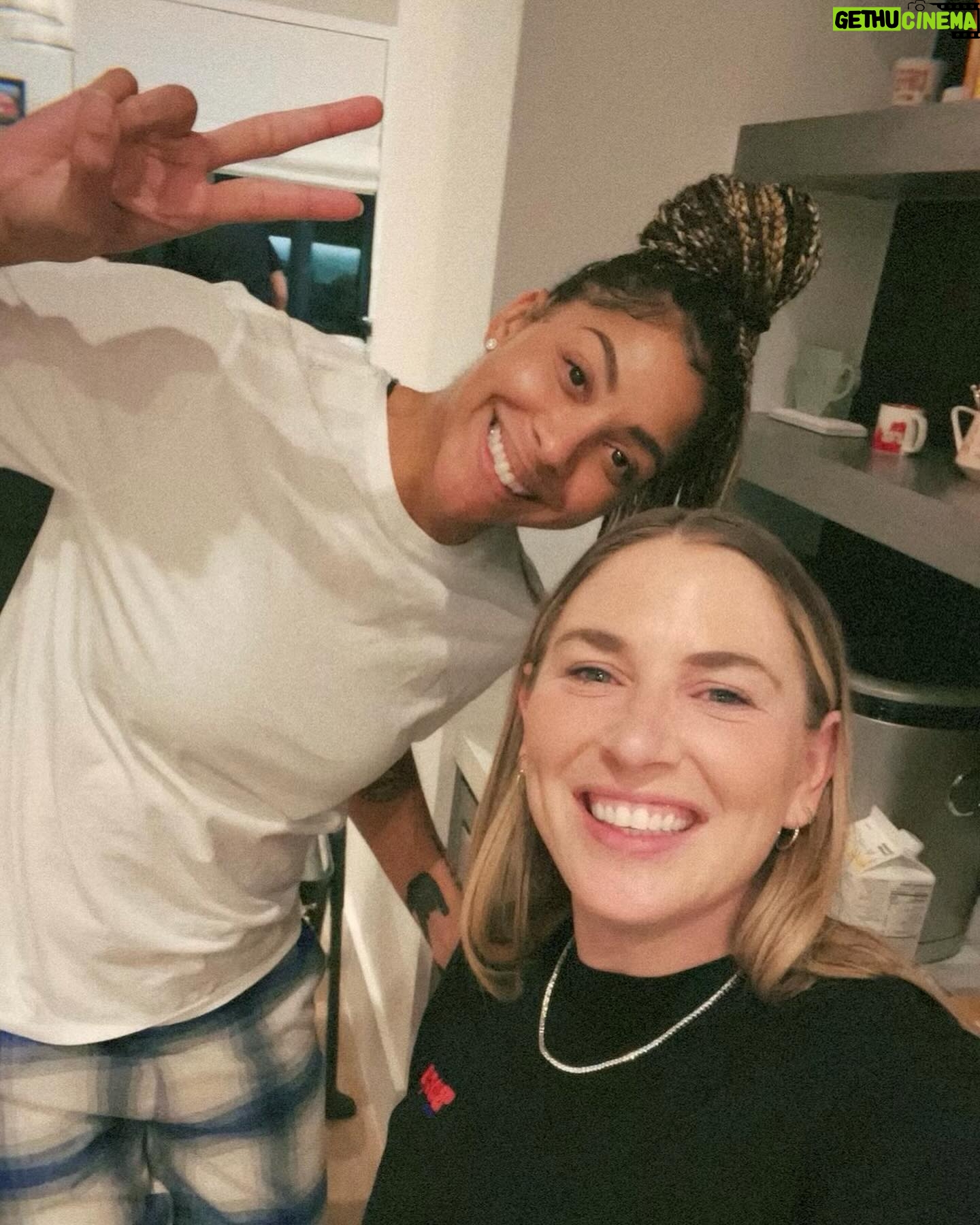 Candace Parker Instagram - Coach always said it. Chase people and passion and you will never fail at life. I’m so frickn grateful for y’all ❤️❤️❤️🤟🏽🤟🏽 #LifeLately