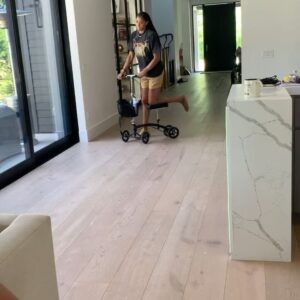 Candace Parker Instagram - Bones heal….. eventually! Life goes on…..To say I was devastated by my injury is an understatement. I was shattered. But my people held me up. And for that…. I’m grateful ❤️ #4Life