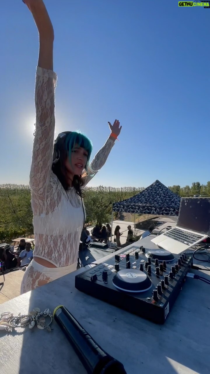 Candela Vetrano Instagram - #DJCHANCLETA tour? 🩴🩷