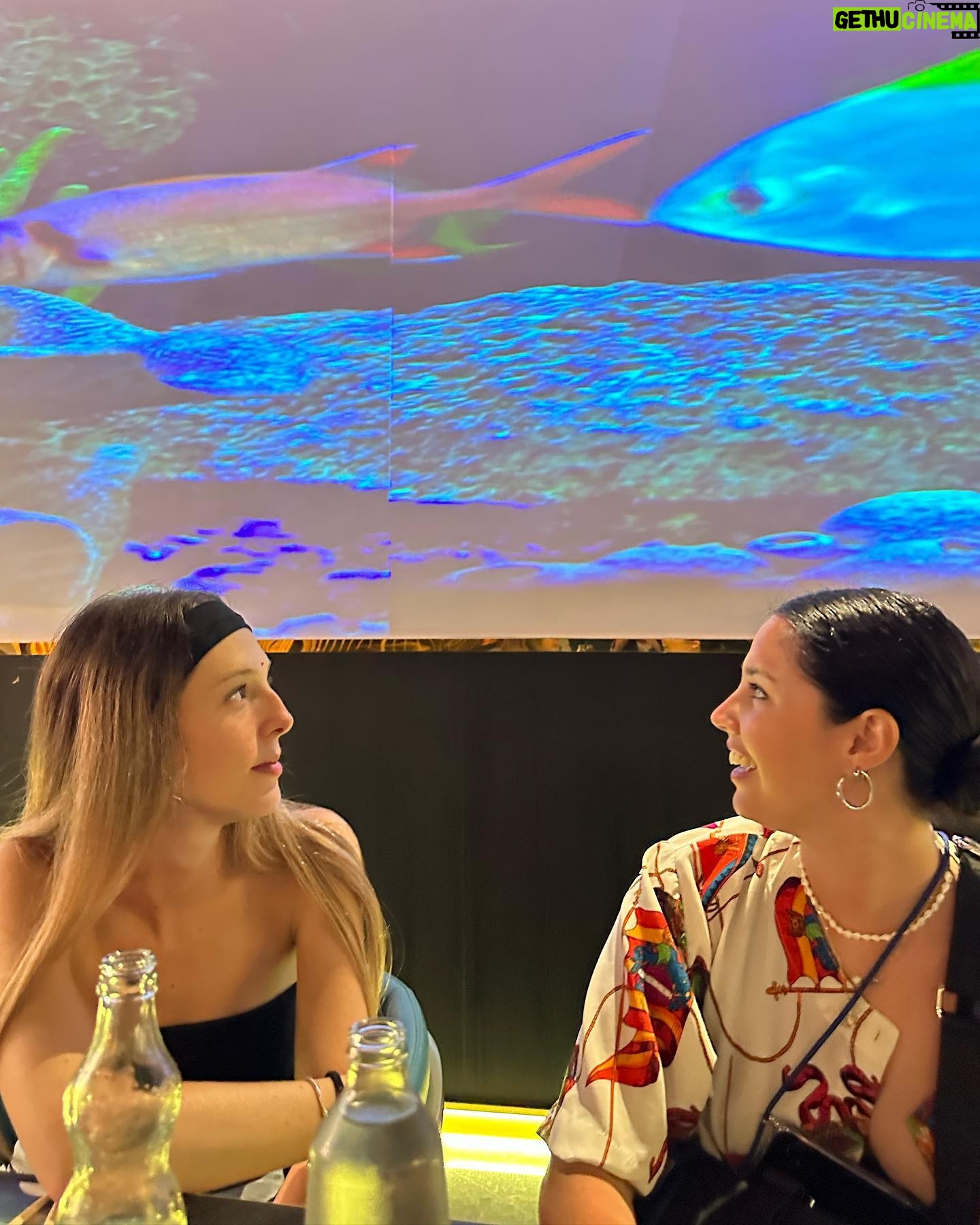 Candela Vetrano Instagram - Mi hermana @juvetrano de chiquita decía que de grande quería ser “turista”. Entendió todo