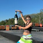 Candela Vetrano Instagram - Directo al #ParaisoFernetista sin escalas ⛰️🩷🎶 @fernetbranca_ar #CosquinRock2024