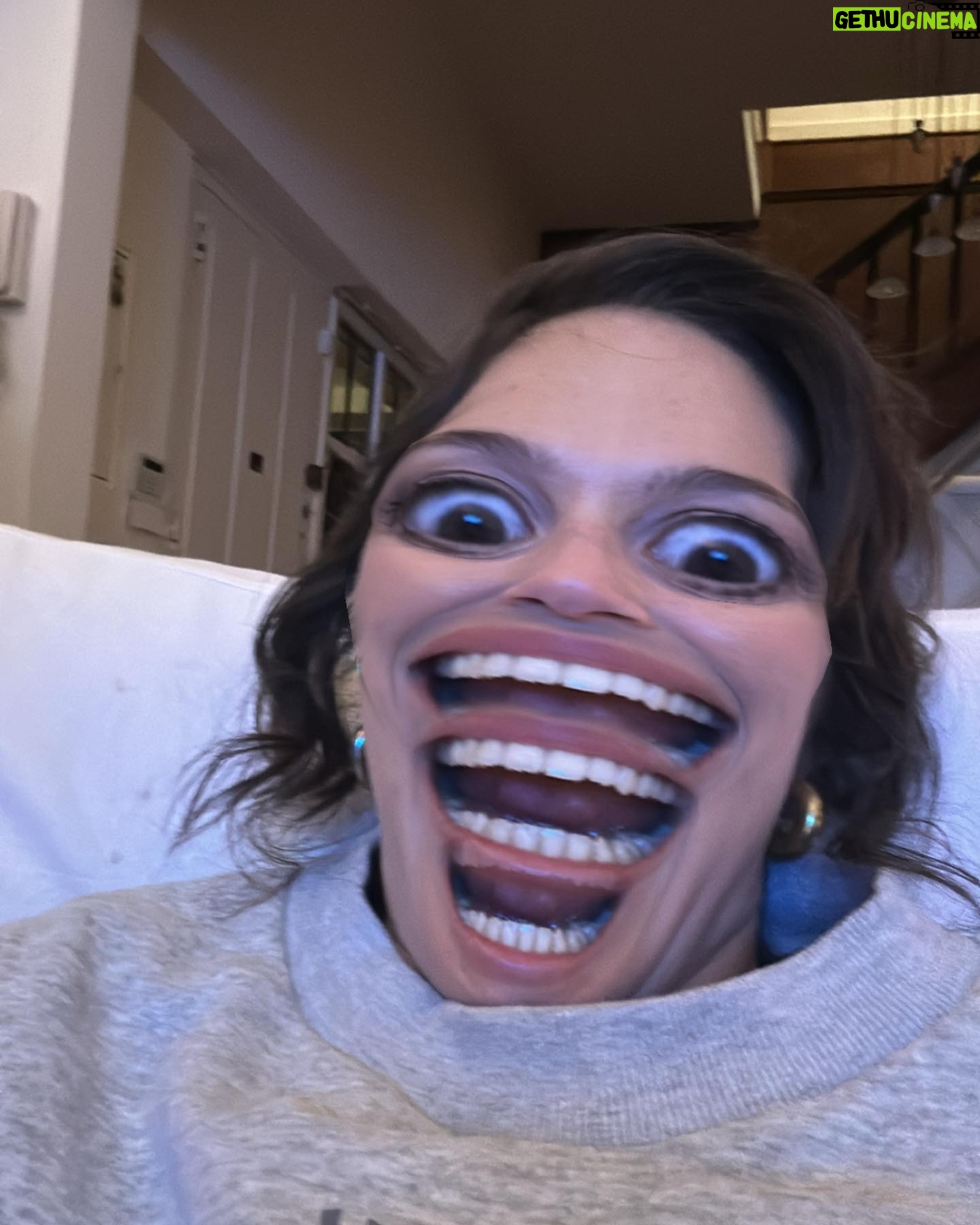 Candela Vetrano Instagram - Entra en mi vida, te abro la puerta.
