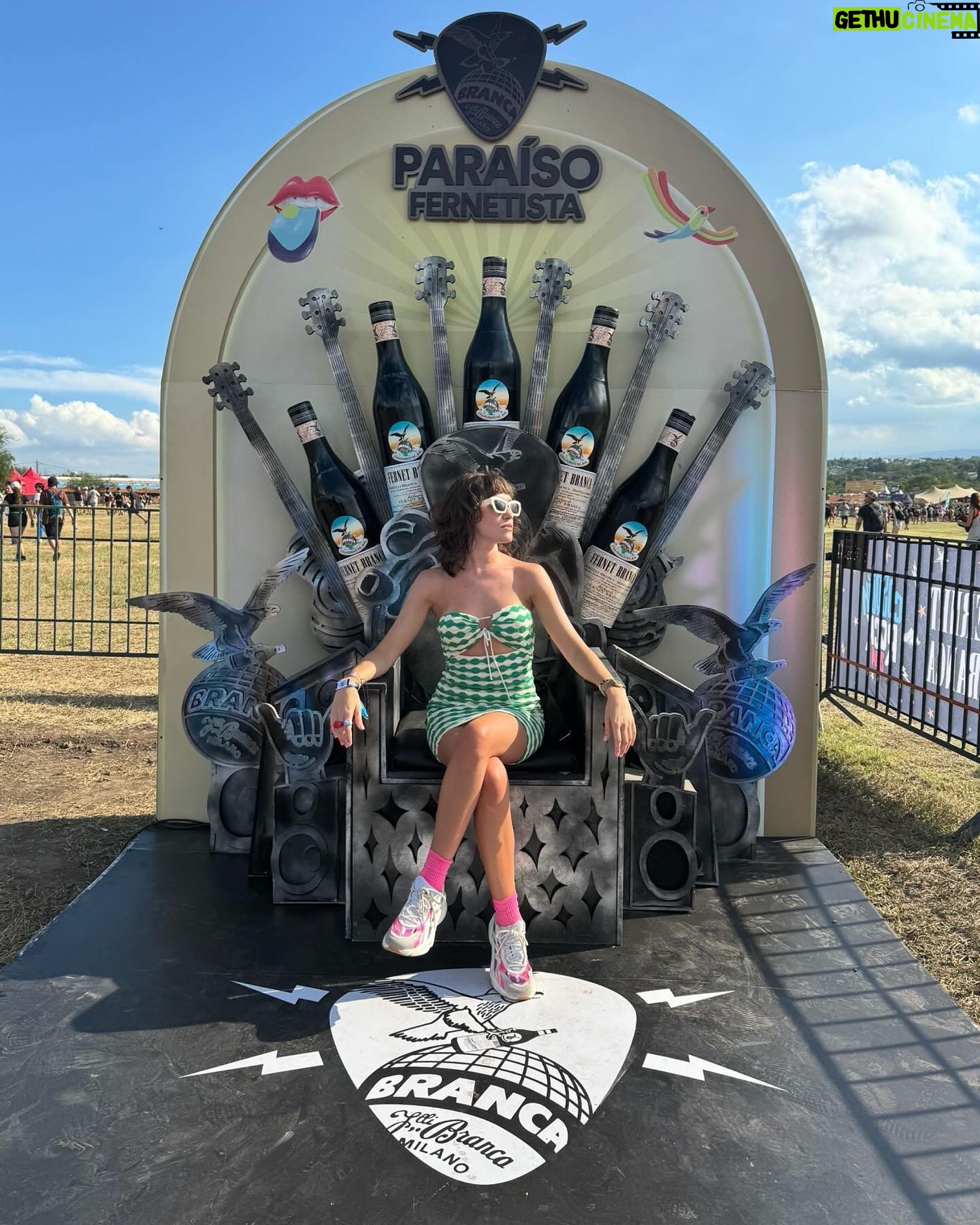 Candela Vetrano Instagram - Directo al #ParaisoFernetista sin escalas ⛰️🩷🎶 @fernetbranca_ar #CosquinRock2024