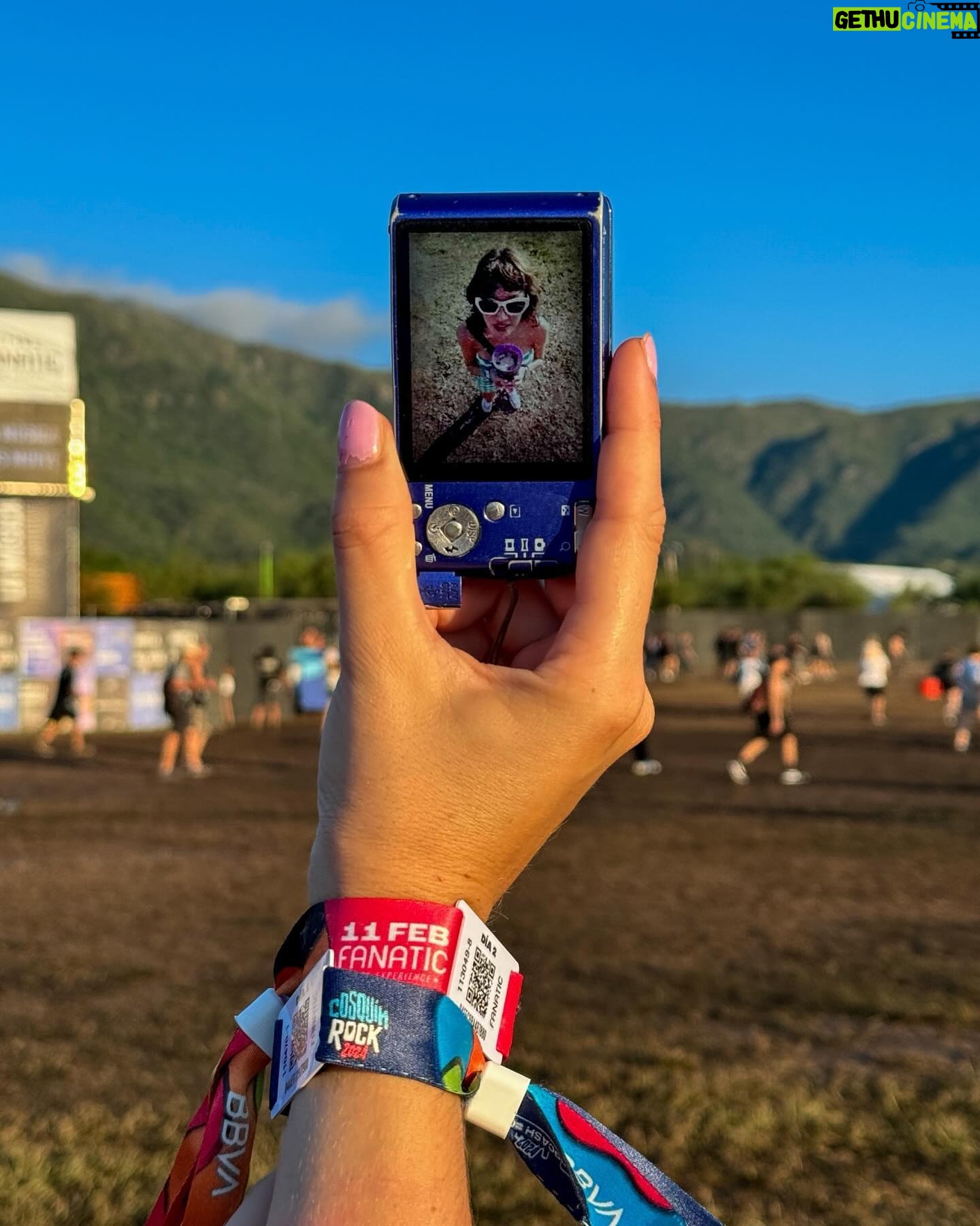 Candela Vetrano Instagram - Directo al #ParaisoFernetista sin escalas ⛰️🩷🎶 @fernetbranca_ar #CosquinRock2024