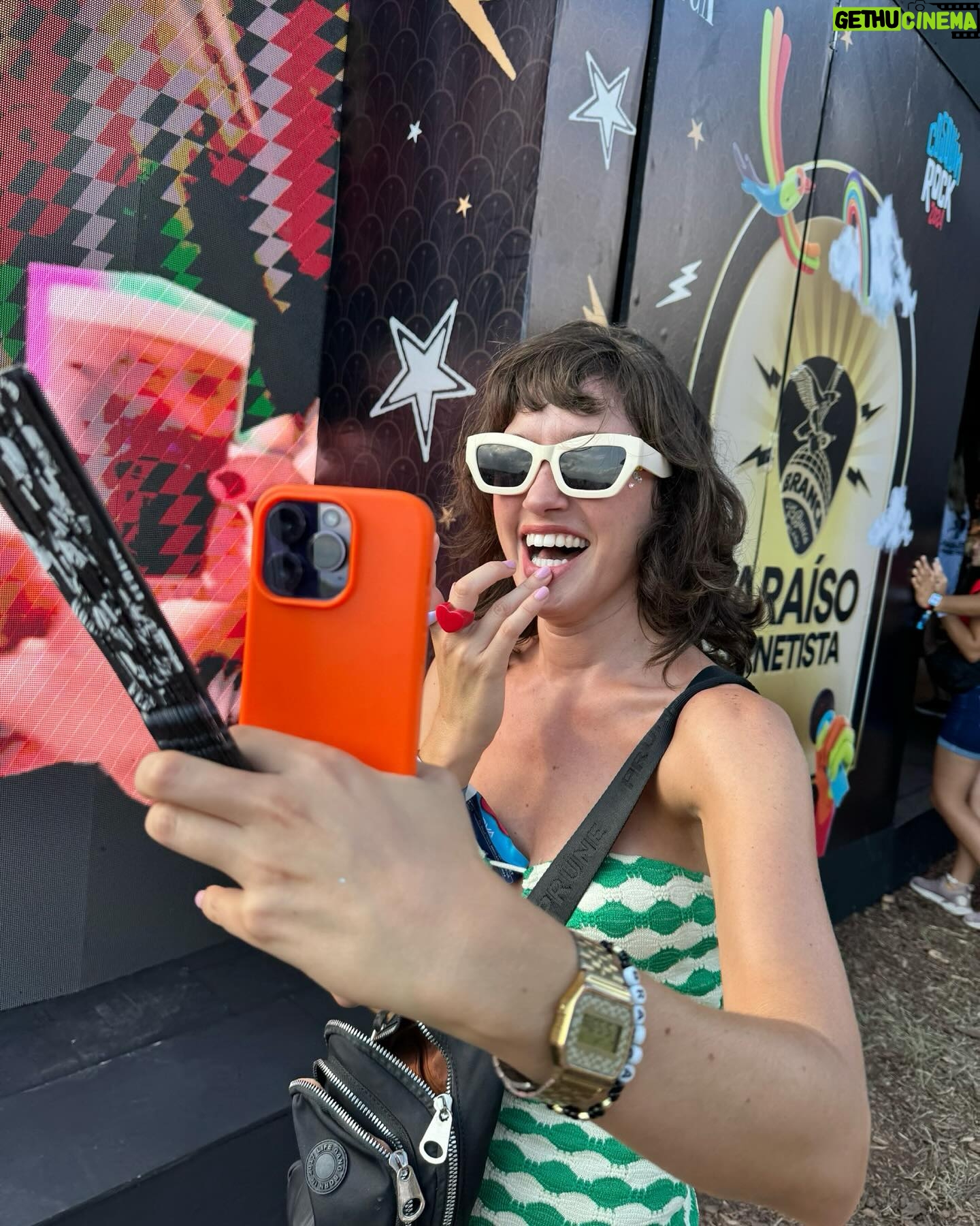 Candela Vetrano Instagram - Directo al #ParaisoFernetista sin escalas ⛰️🩷🎶 @fernetbranca_ar #CosquinRock2024
