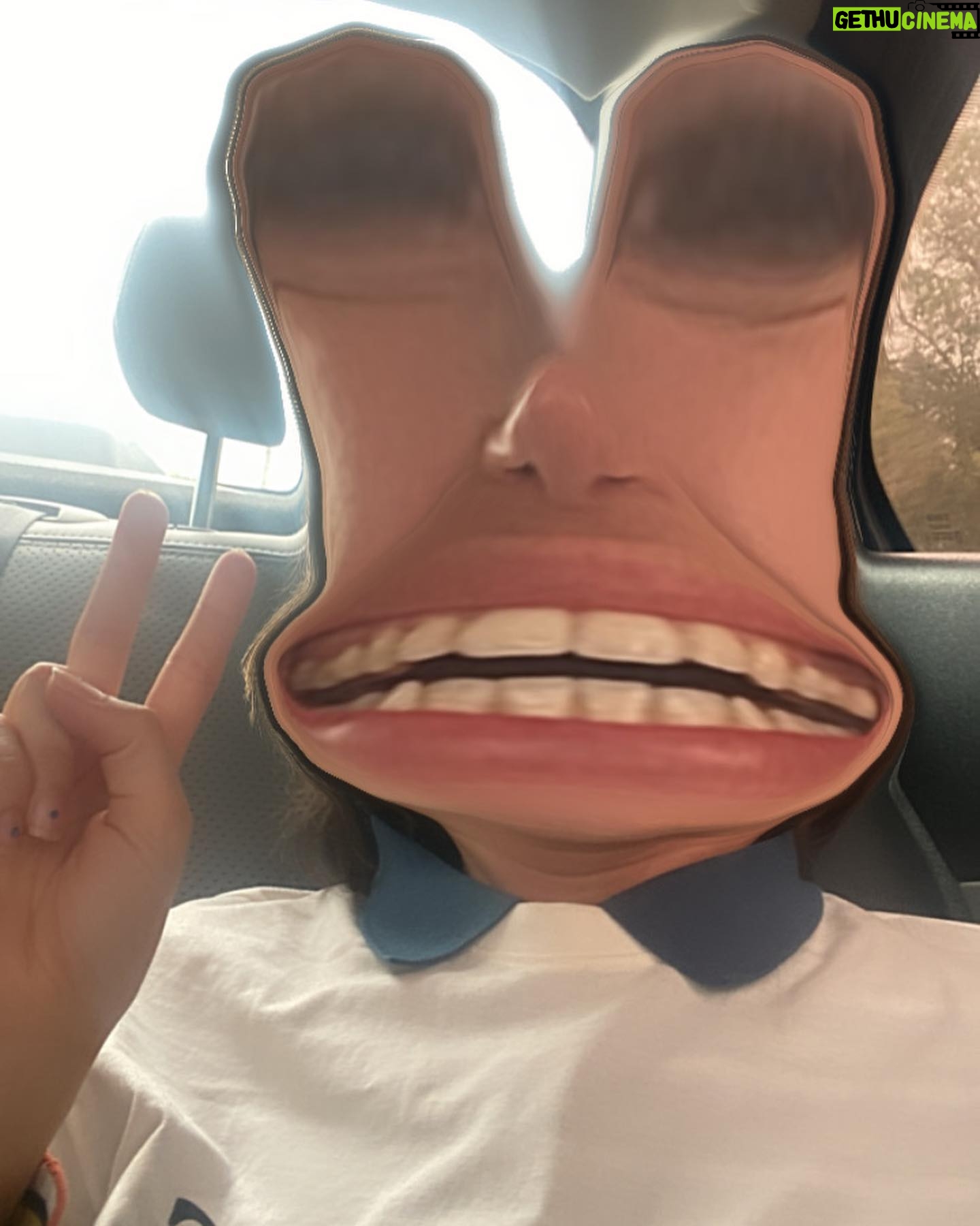 Candela Vetrano Instagram - Entra en mi vida, te abro la puerta.