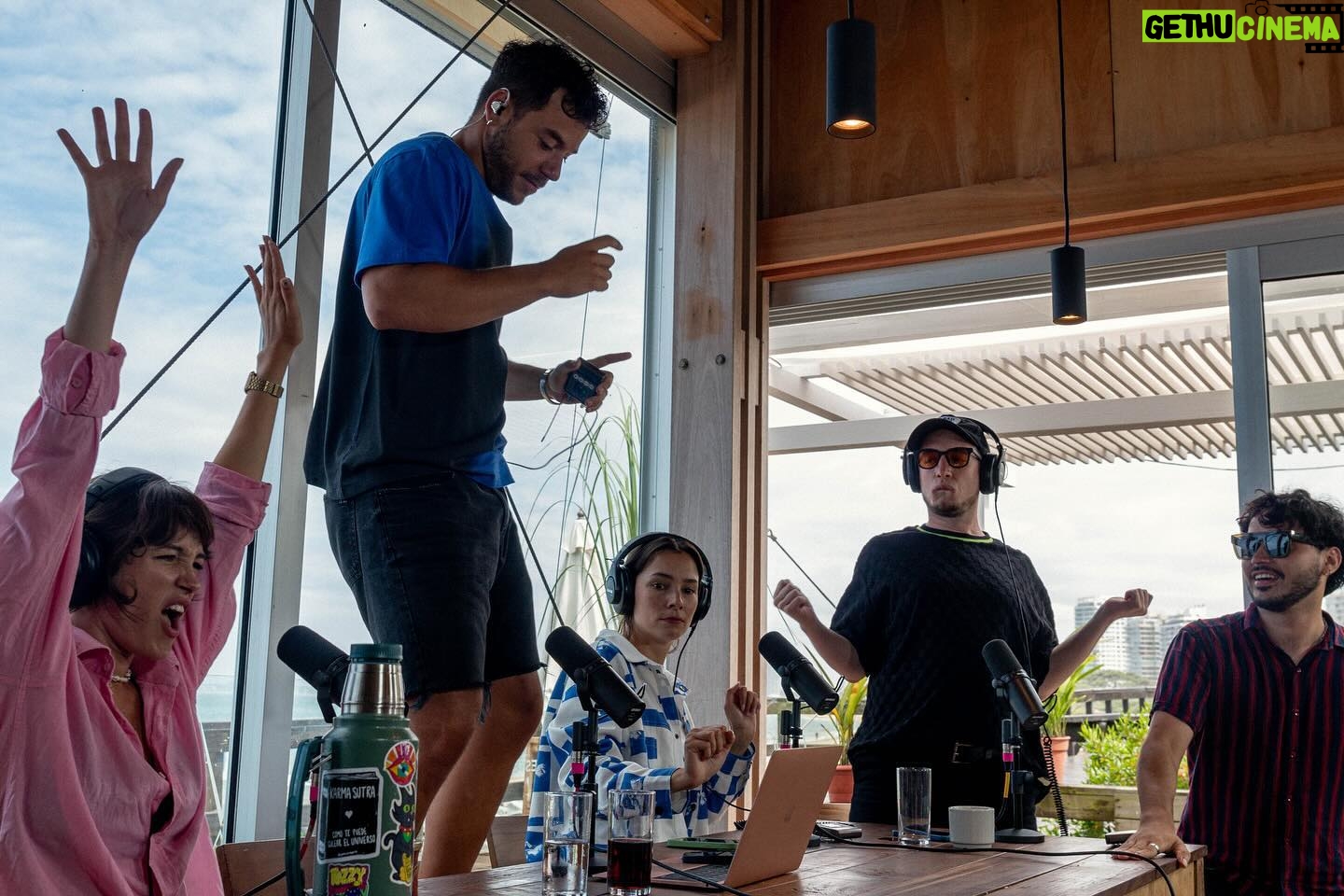 Candela Vetrano Instagram - Apalapapa 🩷 que lindo estuvoo chee! seguimos en baires de 10 a 12 por @olgaenvivo los esperamos con toda la actualidad innecesaria en PARAISO FISCAL 🏝️