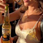 Candela Vetrano Instagram - Si no hubo video con el avión, no estuviste ahí 🍻🌞☀️#Sunsetstrip @corona_argentina @djhernancattaneo