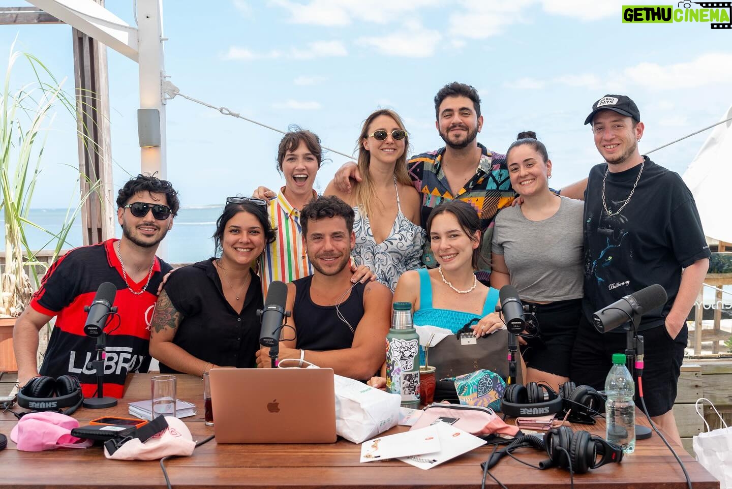Candela Vetrano Instagram - Apalapapa 🩷 que lindo estuvoo chee! seguimos en baires de 10 a 12 por @olgaenvivo los esperamos con toda la actualidad innecesaria en PARAISO FISCAL 🏝️