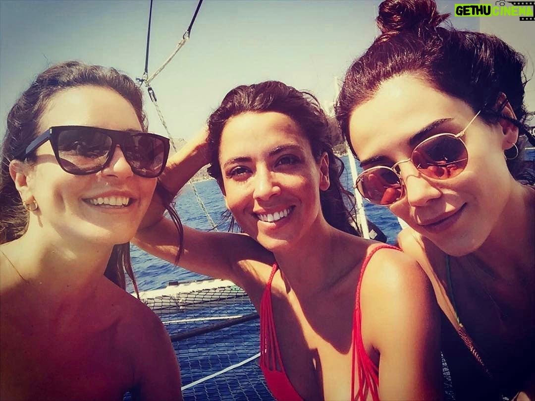 Cansu Dere Instagram - #Repost @tanemsivar ・・・ #birzamanlaranadolu #tbt #bozburun