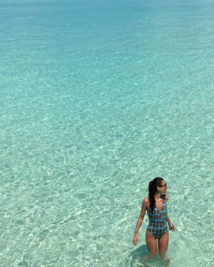 Cansu Dere Instagram - Hopefully coming soon😵‍💫 #tbt