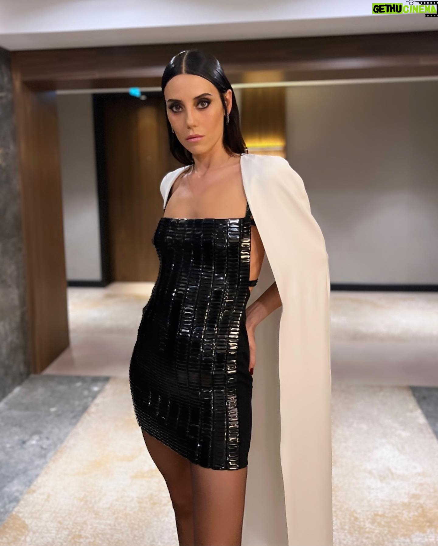 Cansu Dere - 181.5K Likes - 🖤🤍
Special thanks to:
@beymen
@theattico
@tomford
@tiffanyandco
Make up: Hakan Kültür @hakankulturofficial
Hair: Mutlu Ahmet Sinan
@mutluahmet.sinan
Styling: Rutkay Öziş
@rutkayozis