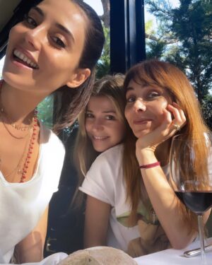 Cansu Dere Instagram - When we see the sunshine 😉 @eclipsnf @selmaergecofficial