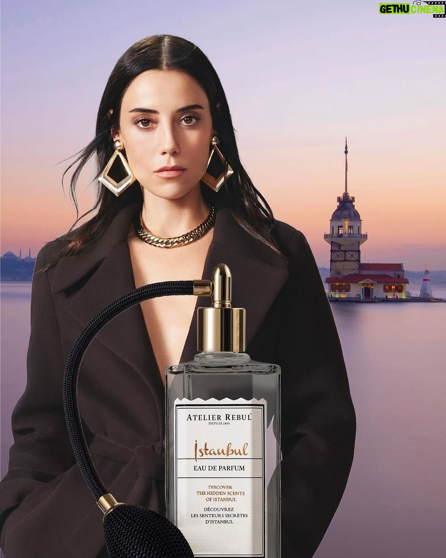 Cansu Dere Instagram - #Repost @atelierrebul ・・・ İstanbul’un zamansız koku yolculuğu Cansu Dere ışıltısıyla devam ediyor!✨ The timeless fragrance journey of İstanbul continues with the sparkle of Cansu Dere!✨ #AtelierRebulxCansuDere #İkonikİstanbulKoleksiyonu #AtelierRebul @cansudere
