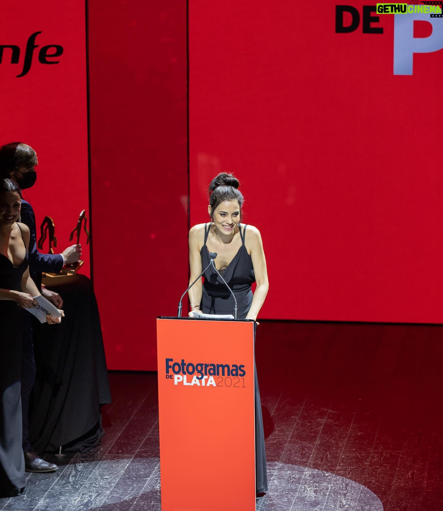 Cansu Dere Instagram - Fotogramas de Plata 2021 so happy to be here! ✨ @fotogramas_es