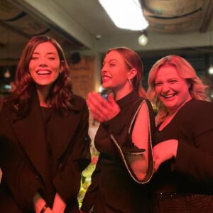 Cansu Dere Instagram - 😂 Seviyorum sizi @melisssezen @gozdesedaaltunerr ❤️ @sadakatsizdizi