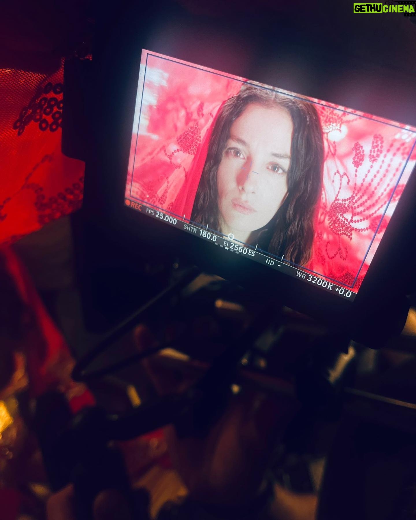 Cansu Tosun Instagram - No ordinary Moments 😁