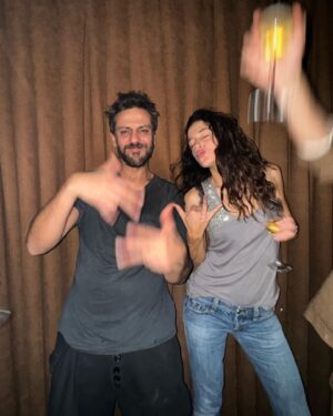 Cansu Tosun Instagram - Sizin sevginiz, varlığınız 🙏  iyi ki tanışmışız, sizlerle bu hayat daha da GÜZEL 🥂 💓 süprizler, festivaller doluuuuu bir yıllllll olsunnnm yıllarımız olsun 🙏🧿 evet ıyı Ki doğmuşummm.. bitmesin hiç kutlamalar ☺️ ♥️