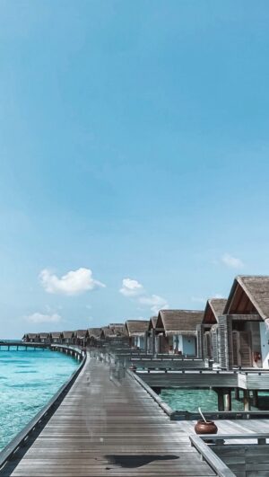 Capucine Anav Instagram - C’est ce qu’on appelle passer  du rêve à la réalité —Tranquille sur mon canapé à Paris, mon chéri décide de me faire la plus belle surprise direction @fairmont.maldives ✈️🌴☀️