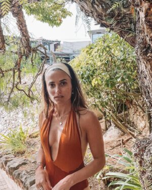 Capucine Anav Instagram - Vacances de rêve à @hotel_le_roi_theodore à Porto-vecchio !!! Hôtel **** juste incroyable avec un service ***** étoiles 🤩 
👍🏼 ou 👎🏼 ? 
J’AI UNE SUPER NOUVELLE POUR VOUS ! 

🚨 JE VOUS FAIS GAGNER UN SÉJOUR 🚨 
Pour participer :
- Être abonné à mon compte et @hotel_le_roi_theodore 
- liker la photo 
- commenter en identifiant la personne avec qui vous aimeriez partir ( la personne peut également participer pour avoir plus de chance de gagner ) 

—> Le séjour est valable jusqu’en septembre 2022 

TIRAGE AU SORT le 25 août 
BONNE CHANCE ♥️🧳👑🏖
GAGNANTE: @maria2b__