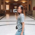 Capucine Anav Instagram – Casual Friday ☕️ Endroit magique ✨