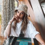 Capucine Anav Instagram – EXCLUDED PICTURE — Un peu de soleil avant de reprendre mardi pour garder le moral ça ne fait jamais de mal 🍹🌴🌞
Comment ça va vous ?