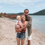 Capucine Anav Instagram – C’est quoi la définition du bonheur pour vous ? Moi je vous la présente en photo 🤍❤️ #familytime #familylife #bestmoments

Cette photo contient un filtre