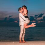 Capucine Anav Instagram - Et voilà c’est officiel, le prince charmant existe ! Je n’y croyais plus et pourtant je vous l’annonce officiellement : 2023 sera l’année de mon mariage avec l’homme de mes rêves. J’attendais le jour de la Saint Valentin, la fête des amoureux, pour vous partager cette nouvelle qui a boulversé ma vie. Plus besoin de me cacher, c’était pas évident de garder le secret car je partage tout avec vous ❤️ Vous allez maintenant partager avec moi l’accomplissement d’un des plus beaux jour de ma vie. Une vidéo arrive très prochainement pour également vous présenter pour la première fois, officiellement, mon PRINCE je serai à toi pour le restant de ma vie @vctrdm 🤴 💍
