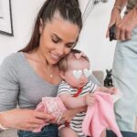 Capucine Anav Instagram – Ma première fête des mères avec ma princesse ! Il y a un 1 an elle était dans mon ventre et maintenant dans mes bras 🤍 le plus beau des cadeaux au monde ❤️