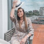 Capucine Anav Instagram - Journée ensoleillée à @rolandgarros 🎾 🏆! Après 1 an et plusieurs mois confinés, quel bonheur de reprendre notre train de vie petit à petit, de retrouver ceux qu’on aime, de sortir, de boire des verres, d’échanger les uns les autres, de partager ... cette vie sociale qui nous paraissait si lointaine est de retour. Beaucoup d’émotions de retrouver le contact humain, primordial pour un bon esprit... Et vous, c’est quoi qui vous plait le plus depuis le déconfinement ?