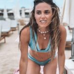 Capucine Anav Instagram – Impossible de finir l’été sans passer par les @club_les_palmiers 
@yvone.music ☀️🌴
————————————
Dernière photo en vacances ! D’attaque pour le théâtre 💪🏼