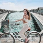 Capucine Anav Instagram - 📸 1, 2 ou 3 ? Un moment magique et inoubliable à l’hôtel @fairmont.maldives ! 🚲 J’espère que j’ai pu vous faire prendre du plaisir à travers mes story’s et mes publications 🛩 ☀️🌴 Hâte de pouvoir tout vous raconter !!!!