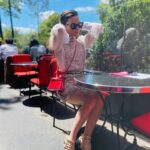 Capucine Anav Instagram - Un petit rayon de soleil qui passe ... ☀️ bientôt l’ouverture du site @authentique_paris !! Tellement hâte de partager ce nouveau projet avec vous ... ⏰ Concernant le théâtre je vous dévoile bientôt l’affiche de ma nouvelle pièce 🎭🥰🎥 • Un projet en amène un autre • #NeverForget