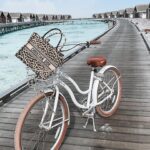 Capucine Anav Instagram - 📸 1, 2 ou 3 ? Un moment magique et inoubliable à l’hôtel @fairmont.maldives ! 🚲 J’espère que j’ai pu vous faire prendre du plaisir à travers mes story’s et mes publications 🛩 ☀️🌴 Hâte de pouvoir tout vous raconter !!!!
